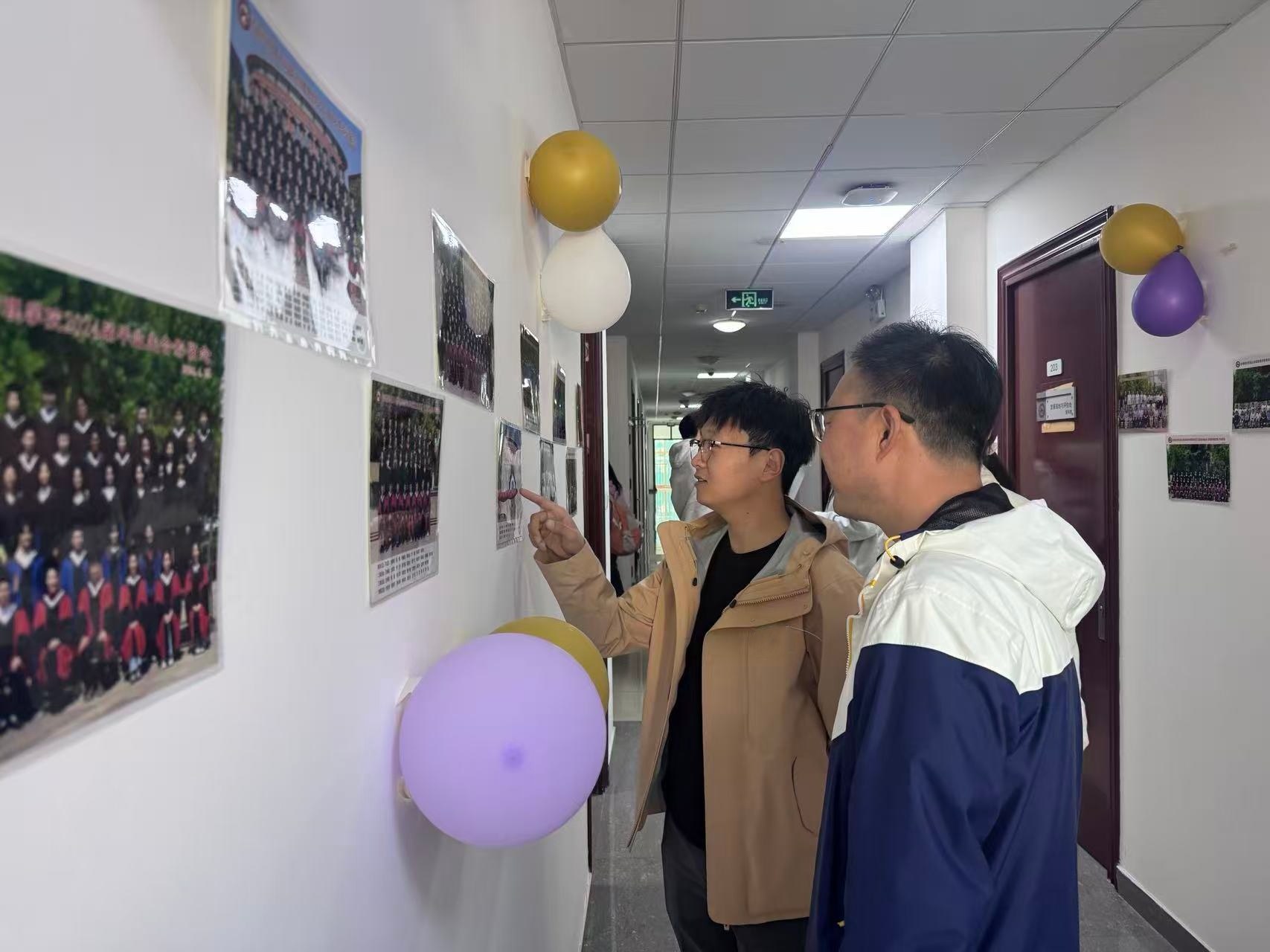 国经管-参观照片墙(1).jpg